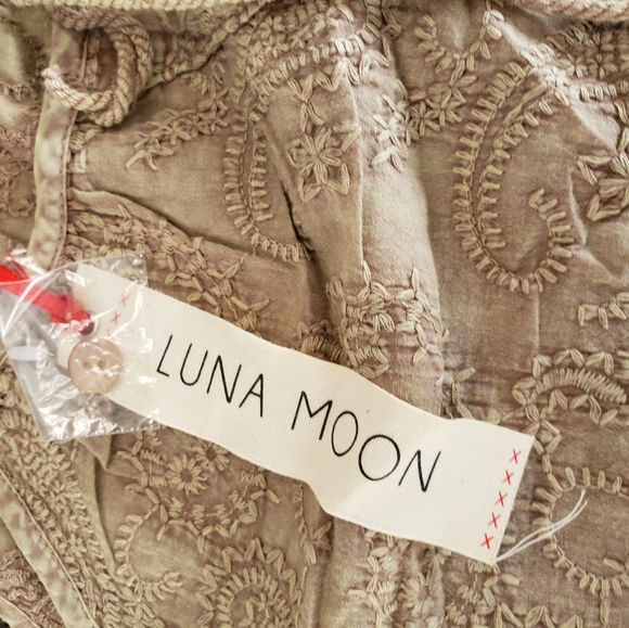 Embroidered Tank - Picture 7 of 8